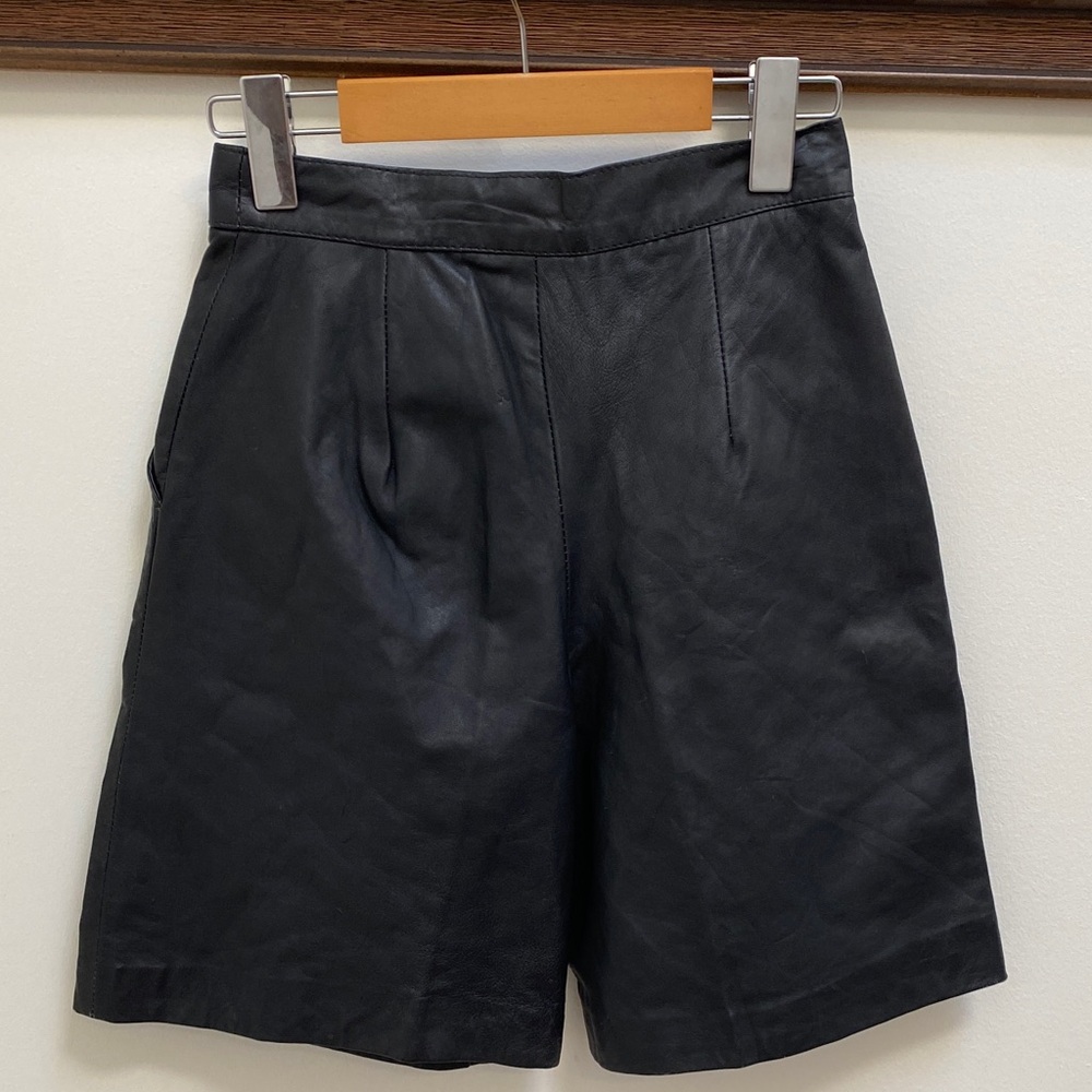 Vintage 💯 Leather High Waisted Shorts, Canadian Made, Citi, Size 8 - Picture 8 of 12